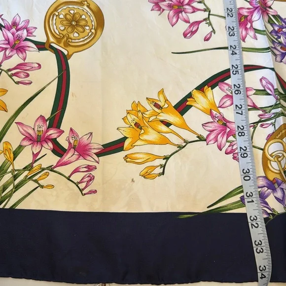Vintage Gucci Silk scarf - Picture 13 of 16